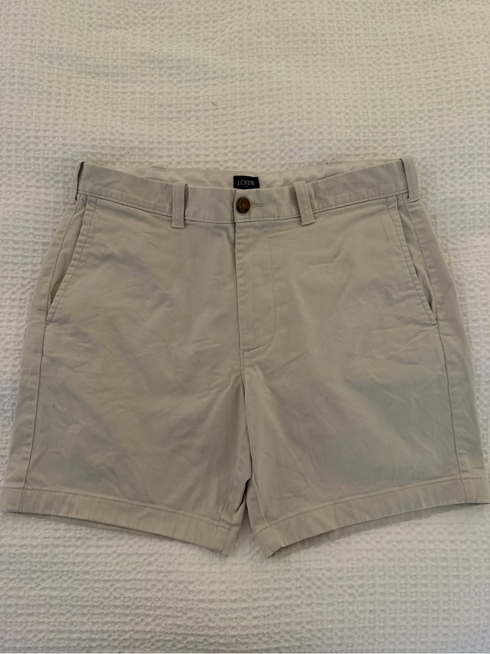J.CREW - Men's Beige Chino Shorts 7" Inseam Cotton Flat Front Pockets, 32” waist